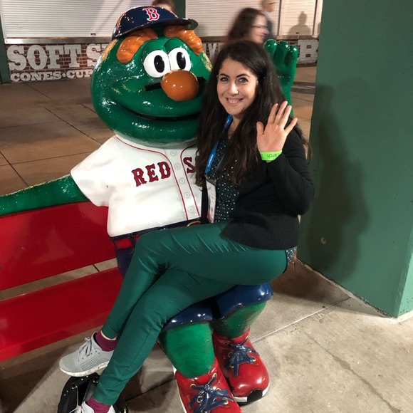 Meet your Posher, Olivia - Picture 2 of 5